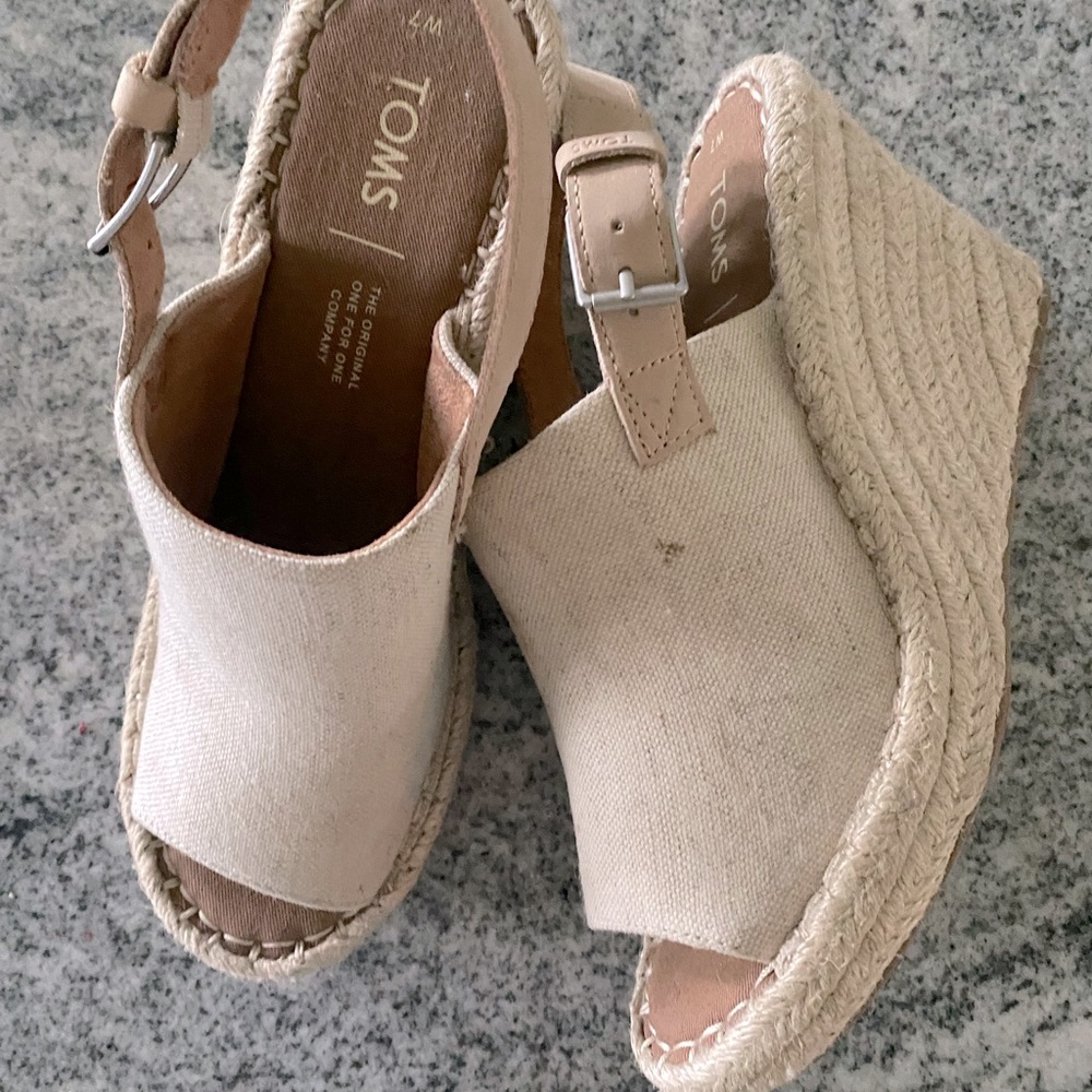 Size 7 Toms perk toe heel